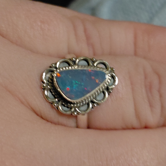 Elegant Australian Opal Silver Ring Size 7.5 - Picture 10 of 15
